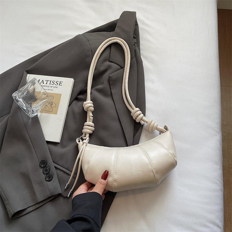 Korean version of fashion dumpling bag women's 2025 summer new trendy simple casual shoulder bag texture versatile niche women's bag