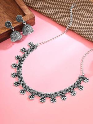 Collier Choker Ensemble de Bijoux Kohlapuri Traditionnels en Argent Oxydé pour Femmes