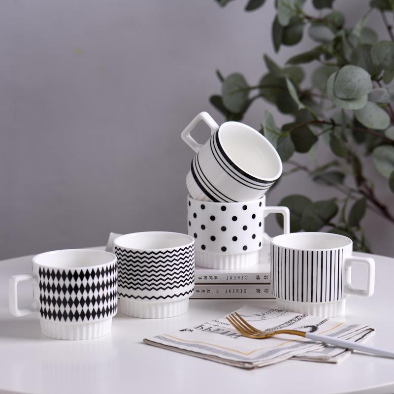 Nordisch Schlicht Schwarz und Weiß Hepburn-Stil Keramik Stapelbecher Tupfenbecher Büro Wasserbecher Pärchenbecher Hohes Aussehen