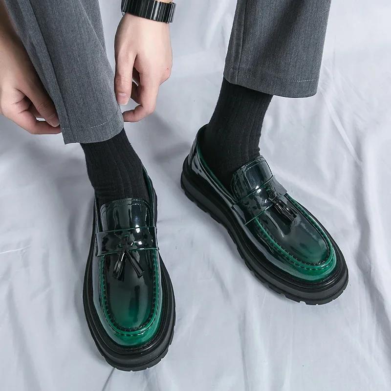 Fashion British Style Business Casual Leather Tooling Shoes Men Banquet Dress Classic Round Toe Business Shoe Office Casual Walking Shoe