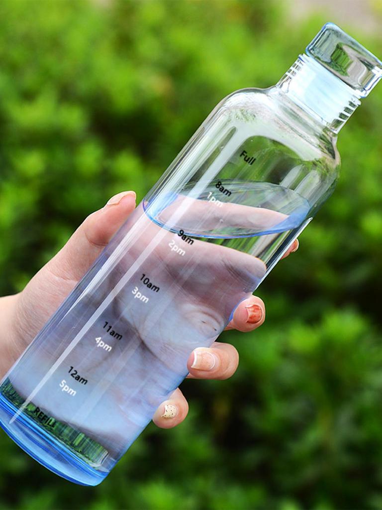 500 ml/16,9 oz průhledná plastová sportovní láhev na vodu ukazatel času nepropustný pohárek na mléko na džus Přenosný sportovní pohár do školní tělocvičny pro děti