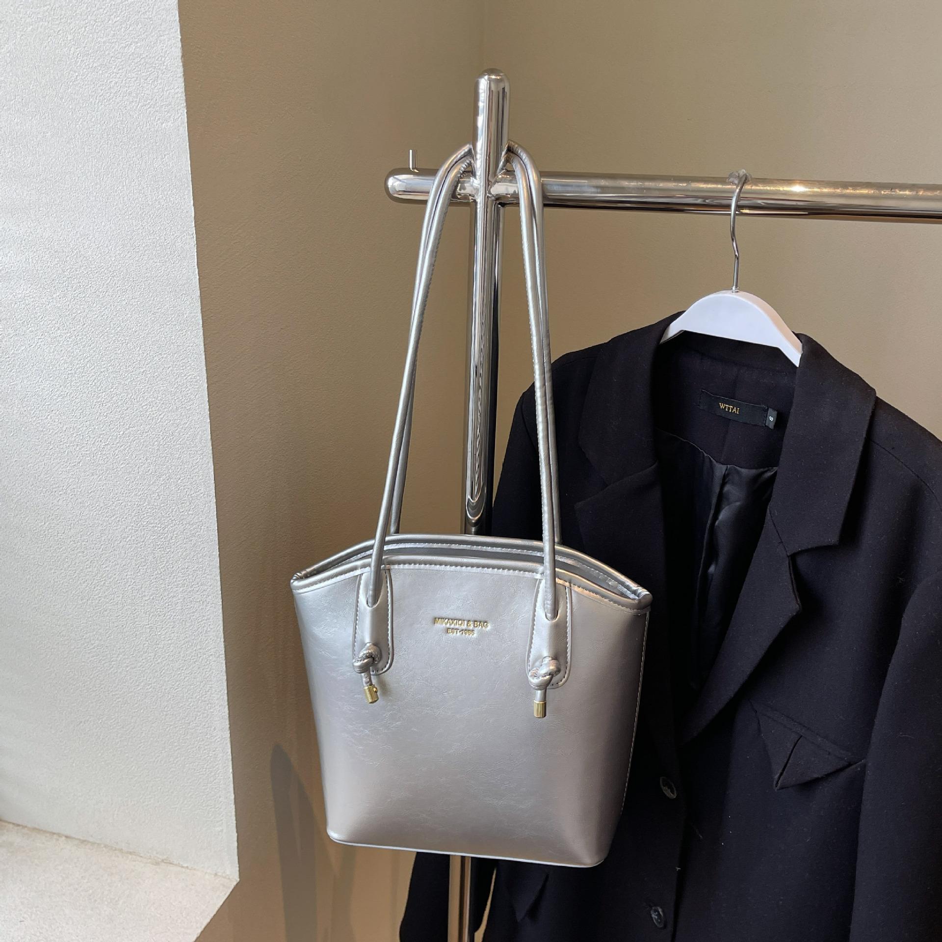 

Retro tote bag women s 2025 new large-capacity commuter bag fashionable versatile casual shoulder work shopping bag