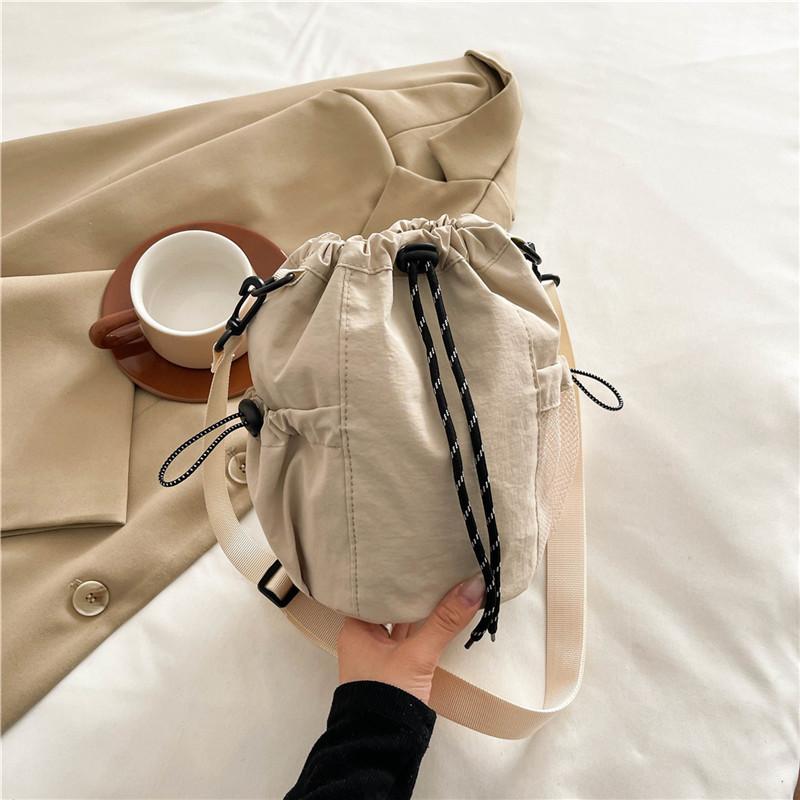 Wersja koreańska nowej torby ze sznurkiem damski trend mody na jedno ramię crossbody torba typu bucket na wyjścia casualowa przenośna torba na telefon