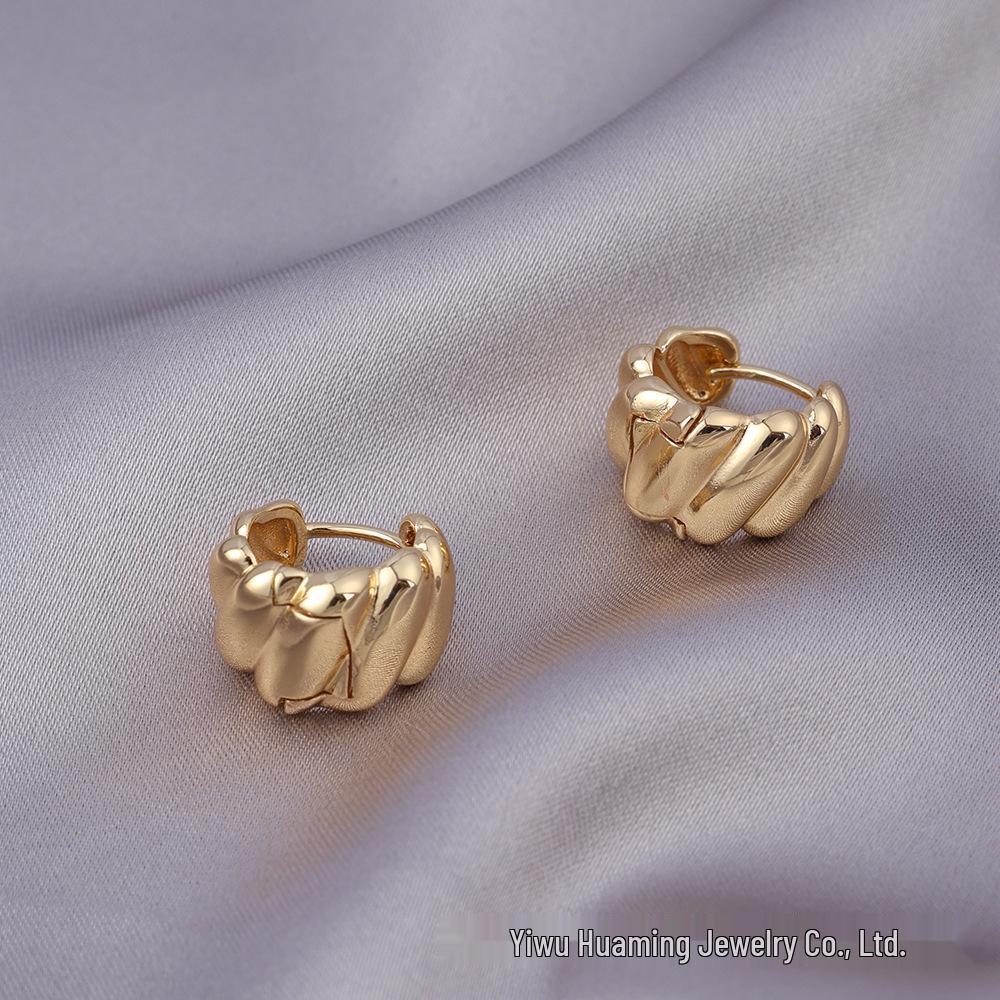 European American Style Luxury Stud Earrings: Elegant Cross-border Niche Hoops, Versatile Celebrity-inspired Accessories