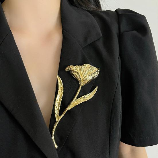Women Brooch Sparkling Rhinestones Flower Leaf Shape Lapel Pin Suits Coats Bags Scarves Badge Versatile Accessory