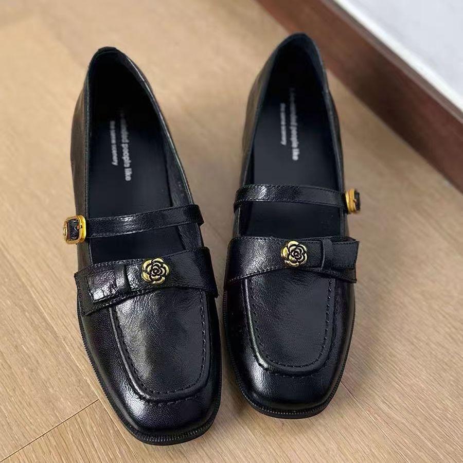 Retro camellia single shoes women's 2025 new thick heel one-word buckle leather shoes French flat commuter Mary Jane shoes