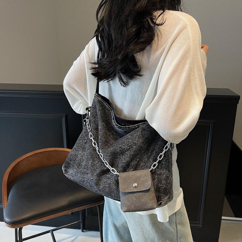 Large capacity bag women's simple winter new fashion shoulder messenger bag retro denim commuter shoulder tote bag