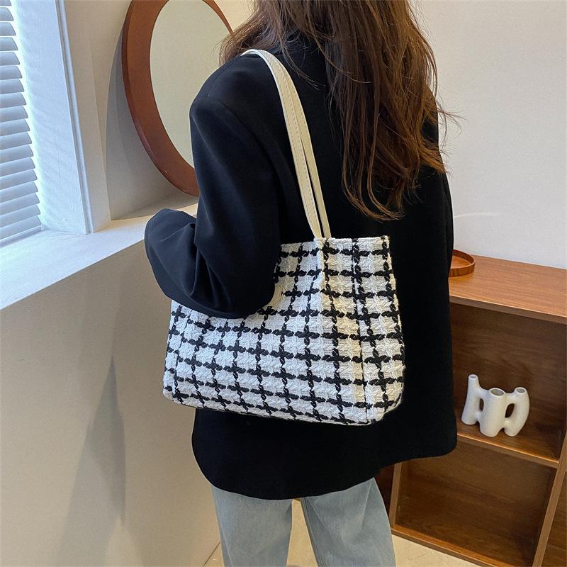 This Year, the Popular Large Bag Women's 2025 Summer New Foreign Style Large Capacity Plaid Fashion Shoulder Bag Tote Bag