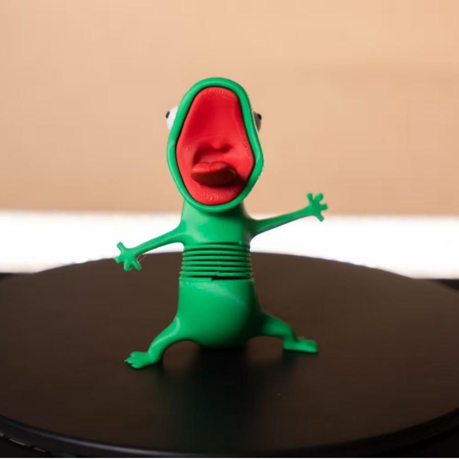 Lizard Memes Is A Fun Lizard Ornament Toy with A Swappable Spring That Can Relieve Stress