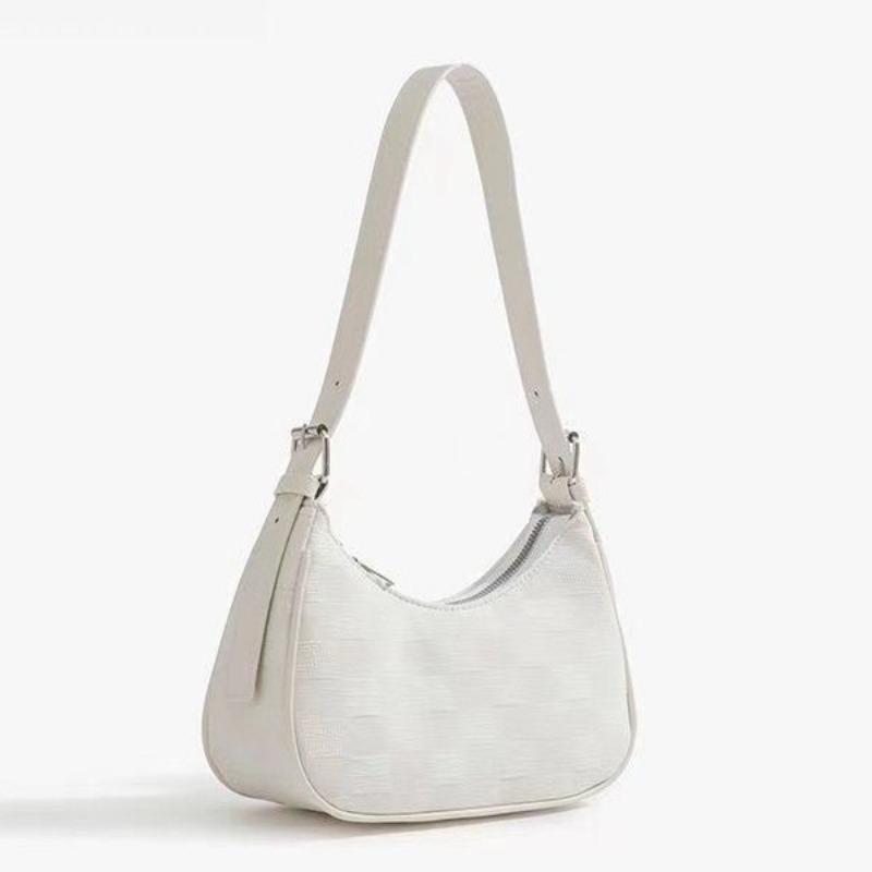 Сумка под мышку - Стильная и утонченная. Сумка под мышку формы багет с одним плечевым ремнем. слоновая кость