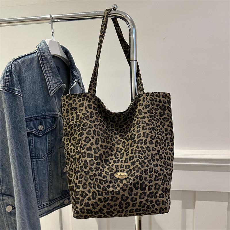 

Stylish Large Capacity Brown Shoulder Tote Bag For Women Perfect For Fall Fashion