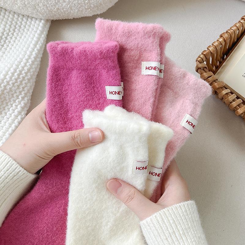 Plush Socks for Women in Winter, Thickened and Warm Mid-calf Socks, Trendy Heel, Fabric Label, Personalized Outerwear Postpartum Socks