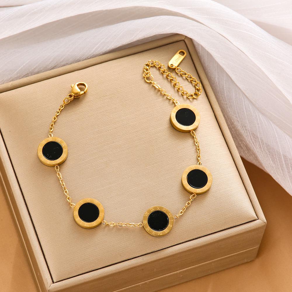 High-End Titanium Steel Four-Leaf Clover Bracelet with Shell Pendant – Durable, Fade-Resistant Design