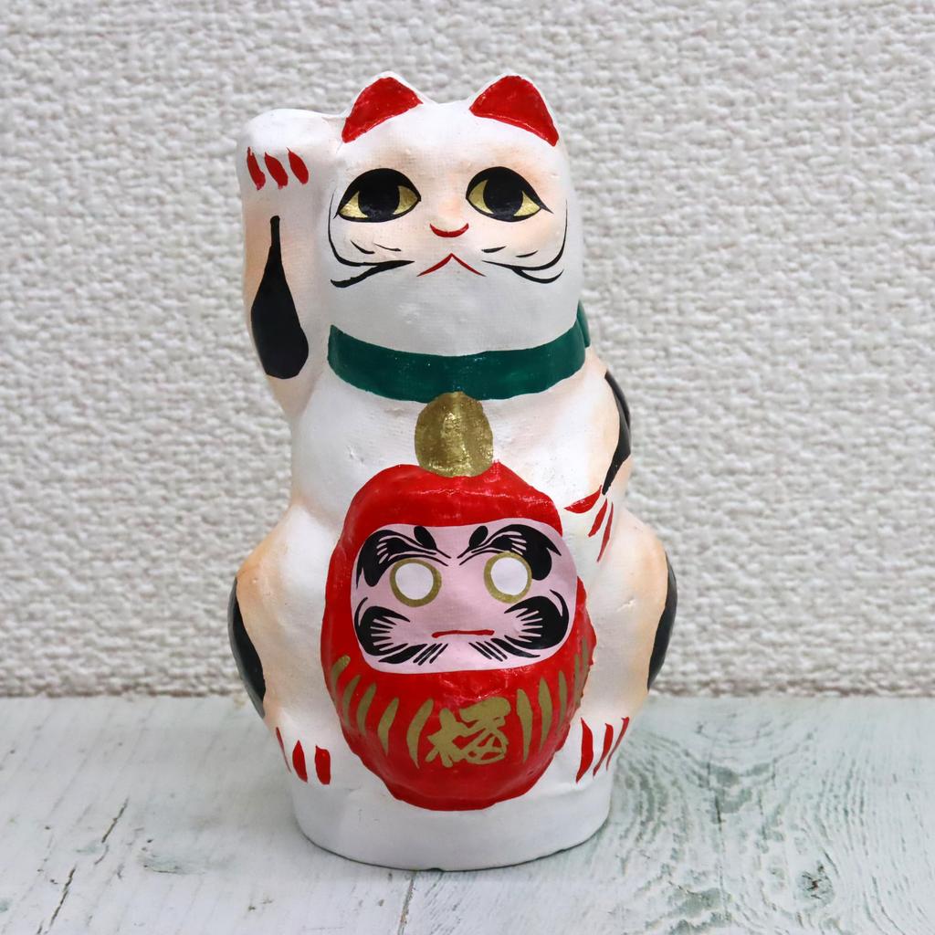 Made in Japan Takasaki Daruma Maneki-neko (beckoning cat) Small, 13cm in length [Red: Protection from evil and family safety] White Maneki-neko x Red
