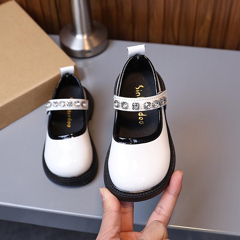 

Children s black small leather shoes, spring and autumn 2025 new cute bow pearl performance single shoes, girls small leather shoes 21-25 yards whole box shot 50 pairs белый