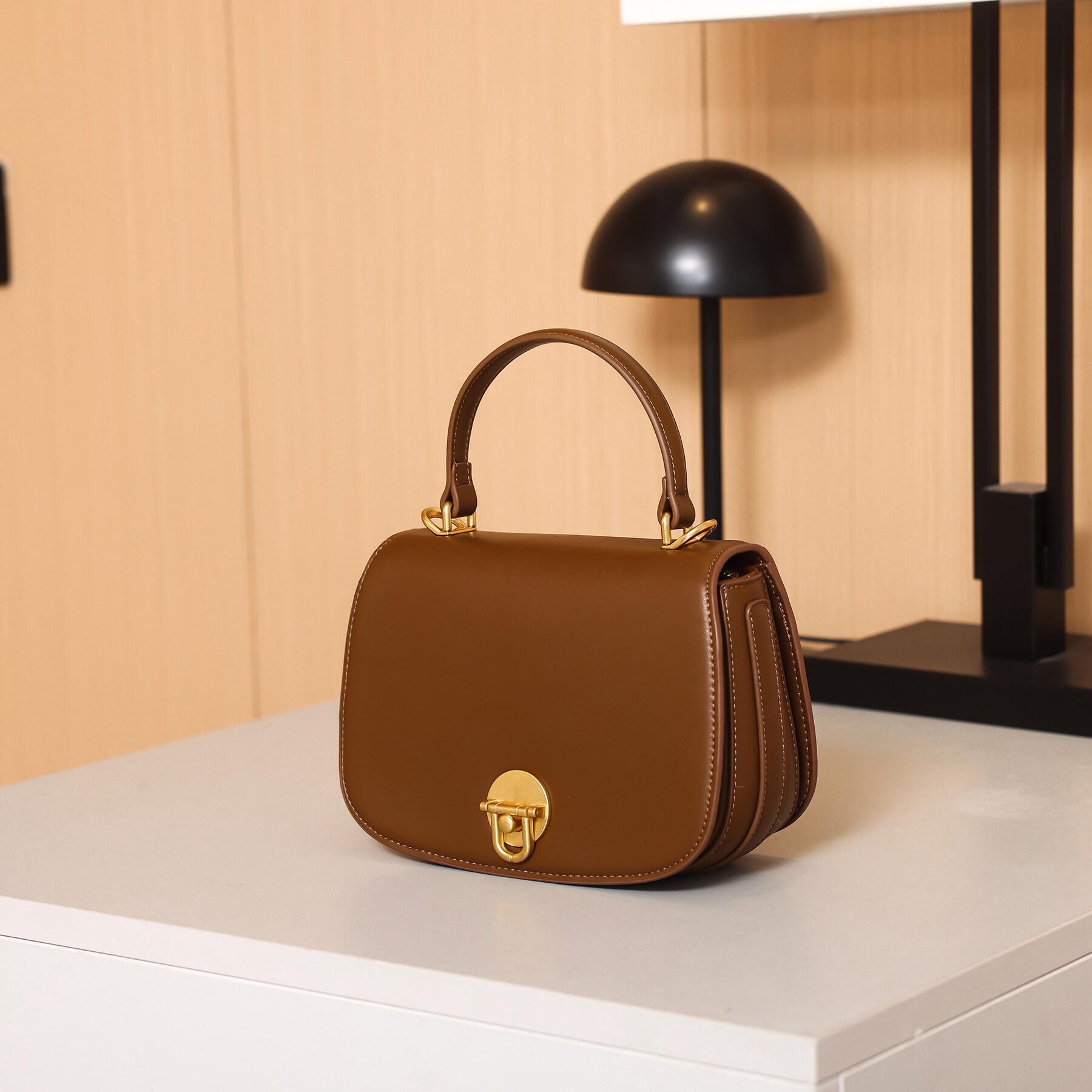 

2024 Fall/Winter New Niche Design Handbag, Fashionable and Versatile Commuting High-End Single Shoulder Crossbody Small Bag коричневый