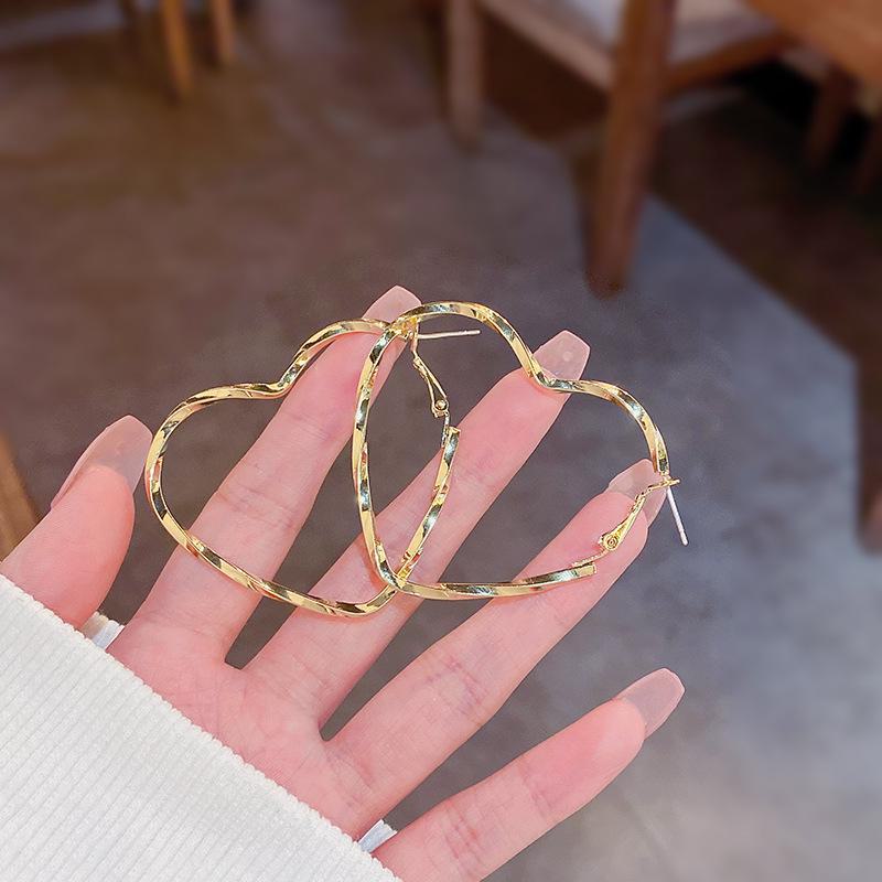 Ohrringe in Herzform aus S925 Silber mit Super-Flash und High-End-Design