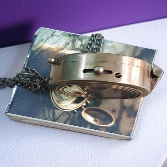 5.08 Cm Engraved Brass Compass “Not All Those Who Wander Are Lost” Pocket Compass with Leather Case Hiking, Camping, Travel Adventurers, Men, Women