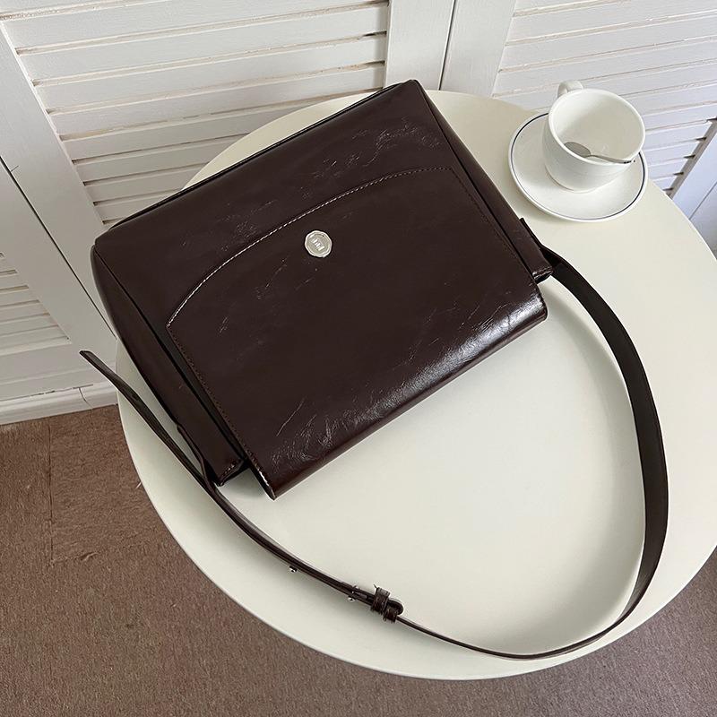 2025 Spring Retro Large-Capacity Tote: Stylish Crossbody Messenger for Women
