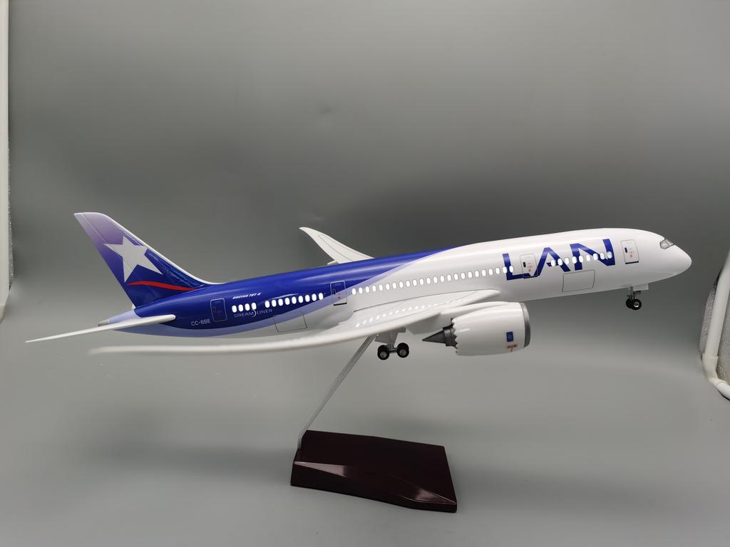 47CM B787 Chile Aircraft 787 Airlines Model w Light and Wheel Landing Gear Diecast Plastic Resin Plane Model Collected Gift By