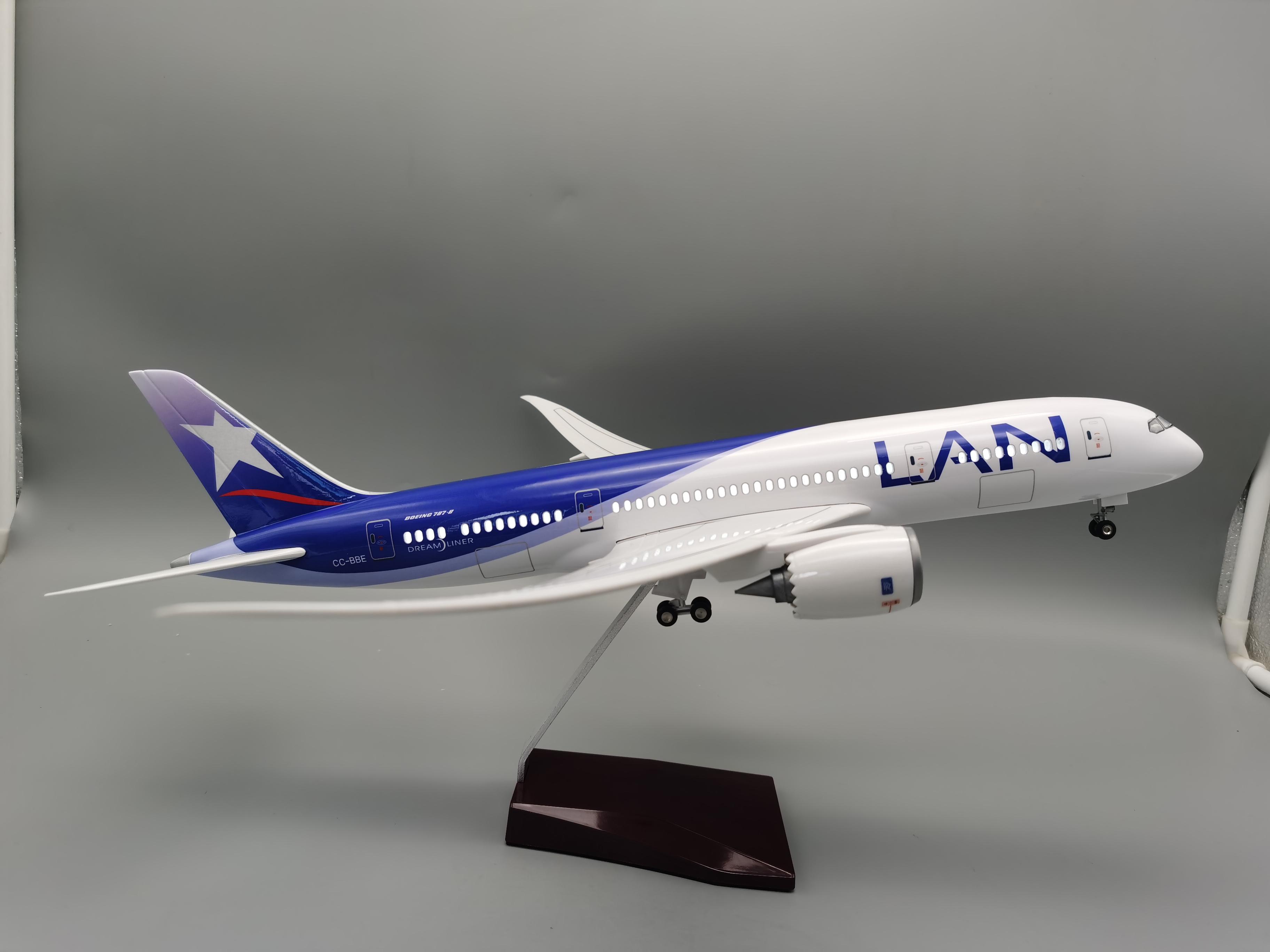 

B787 Plane Model 47CM Chile LAN Airline Airplane Model 1/130 scale Miniature With Light and Wheel for Collection or Show no light