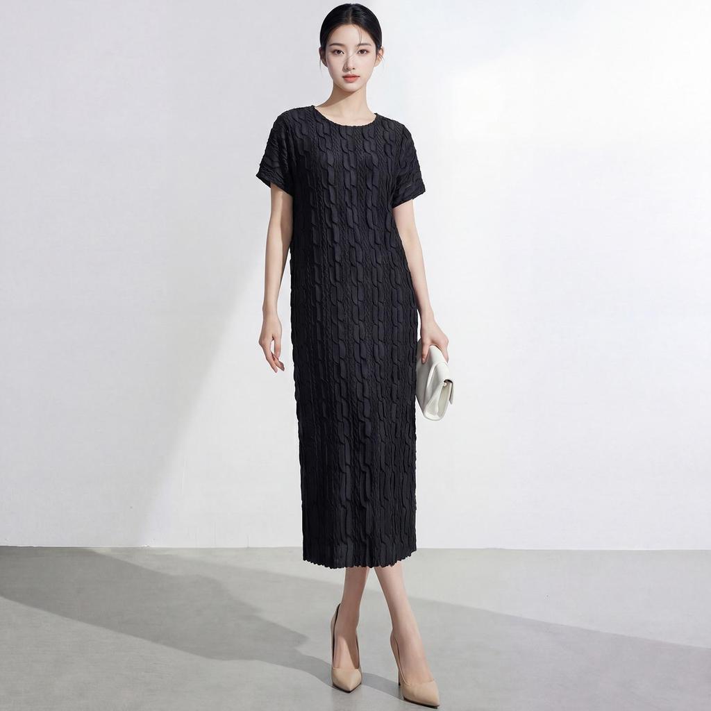 Elegant Women's Plus Size Pear Shape Summer Dress - Loose Fit, Round Neck, Short Sleeve, Slimming Miyake Style
