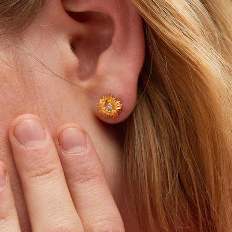 Vintage Sunflower Daisy Stud Earrings - High-End Floral Micro-Paved Light Luxury Design