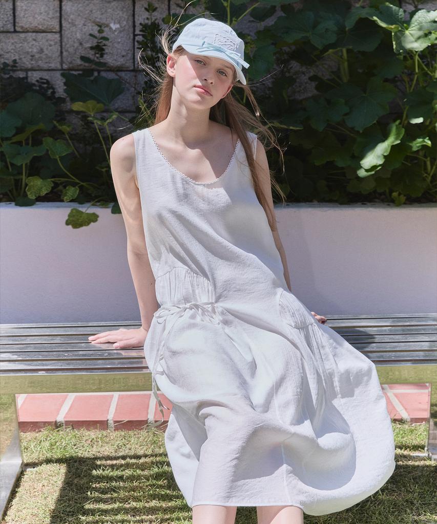 Margarine Fingers Lace Unbalance Shirring One Piece (Ivory)