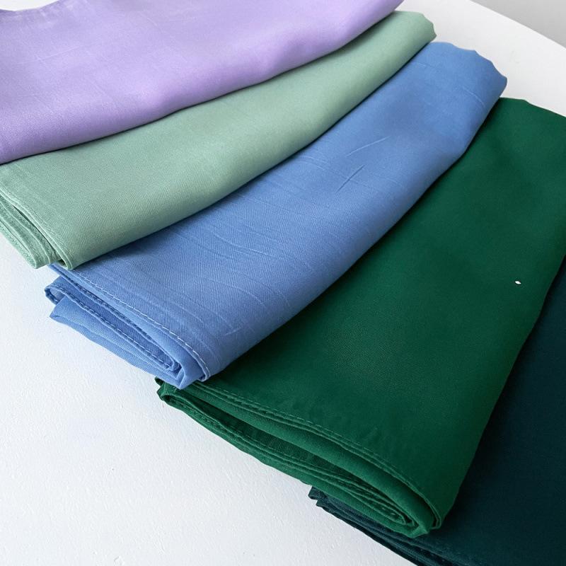 Ensfarvet skjerf Tyrkia Gaskludskjerf Stort firkantet skjerf Vår Nytt Silkeskjerf Europeisk og Amerikansk Hodeskjerf Skjerf