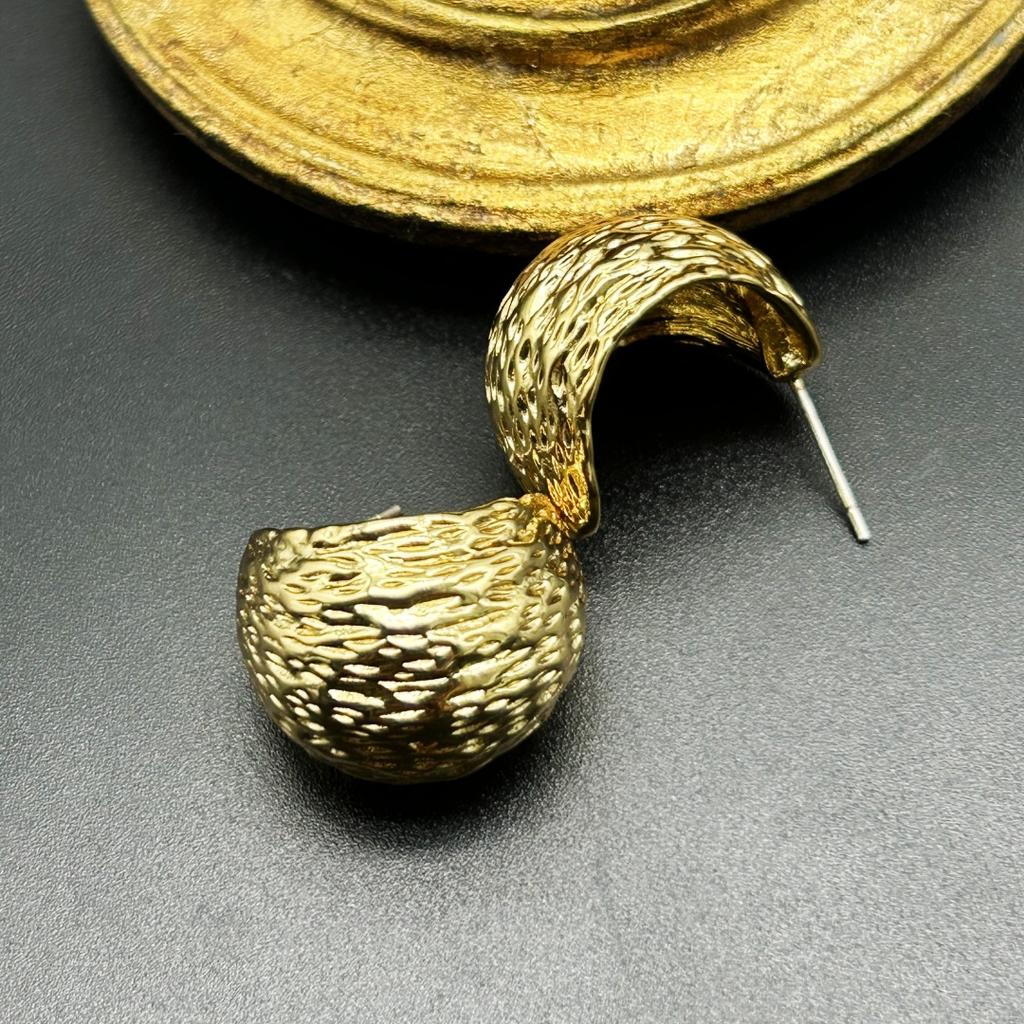 Medieval Vintage Internet Celebrity Silver Needle Electroplating Real Gold Brushed Snail Earrings Exquisite Unique Geometry