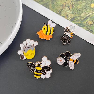 2025 Cartoon Bienenbrosche: Niedlicher Bienenanhänger aus Legierung für Damen