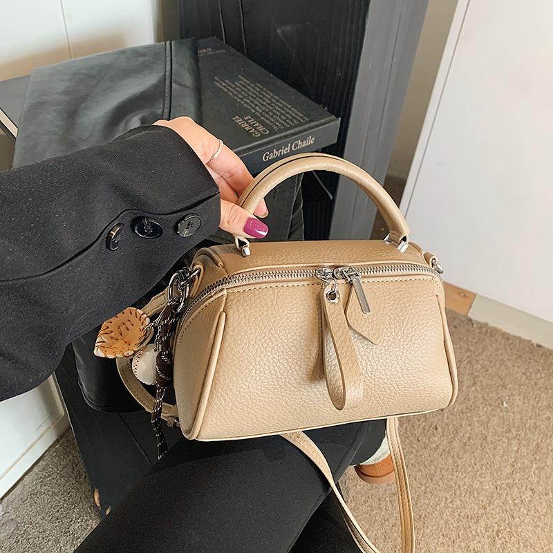 Niche Retro Foreign Style Small Bag Women's Bag 2025 New Versatile Hand Carry Small Square Bag High-end Shoulder Messenger Bag