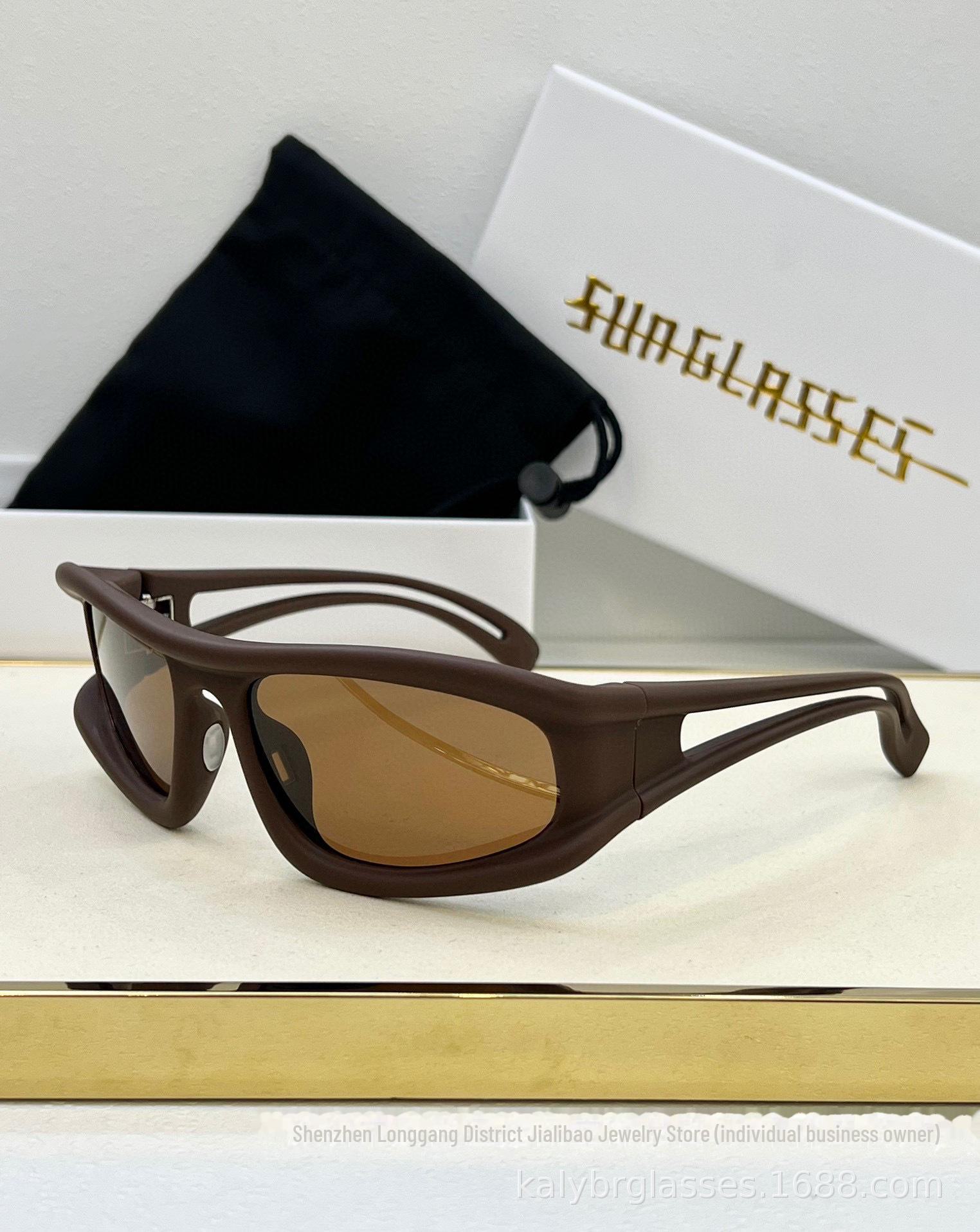 

Сонячні окуляри MYK Harley Rider Cool Limited Edition у квадратній оправі з покращеним захистом від сонця 70-19-125