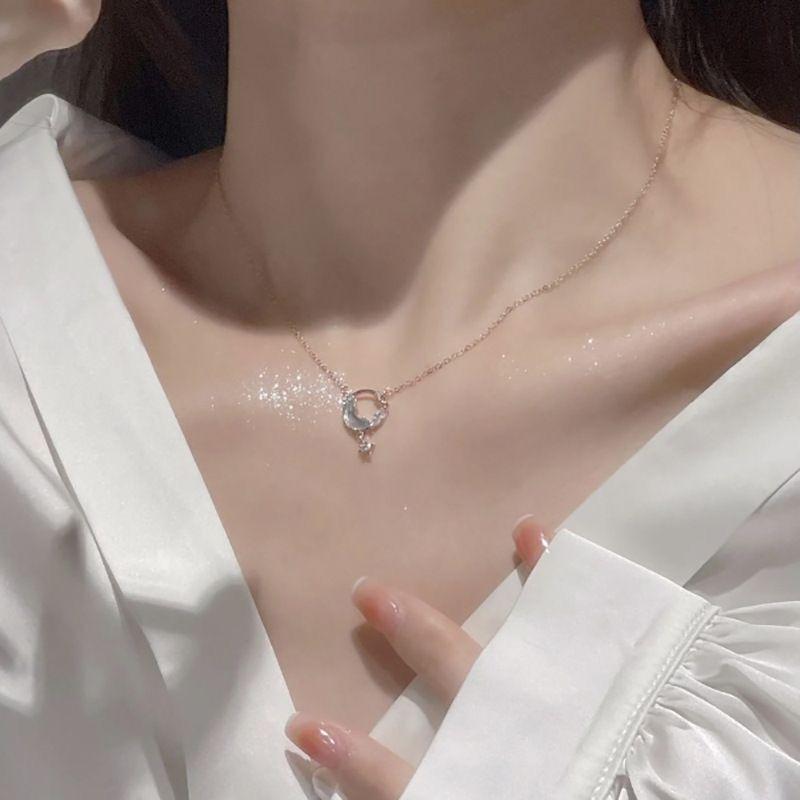 2023 nydesignad Moon Star Hänge Halsband Kristall Zirkon Halsband Silver Kedja Choker Tillbehör Smycken
