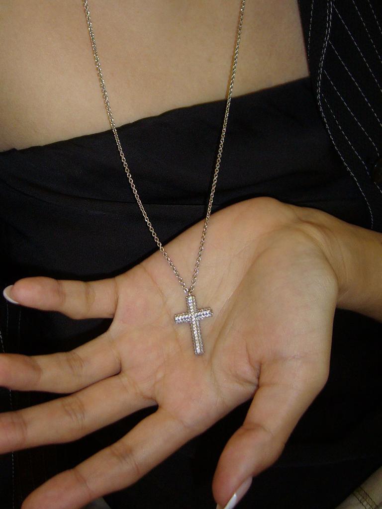 Anne Seoul 3D Cross Necklace