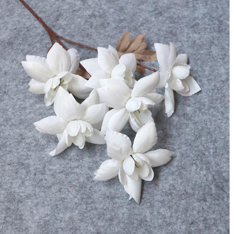 Weiße Hochzeitskapelle Decke Seidenblumen-Dekoration & Gangläufer