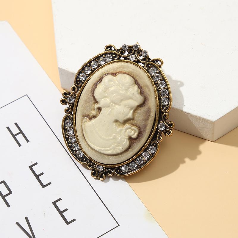 Европейско-американская брошь-статуэтка в стиле ретро со стразами: Брошь-булавка с бриллиантами высокого класса