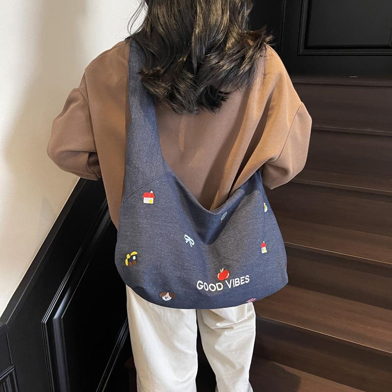 2025 New Casual Foreign Style Messenger Bag Bag Women's Fashion Personality Spring Shoulder Tote Bag Ins Simple Cloth Bag