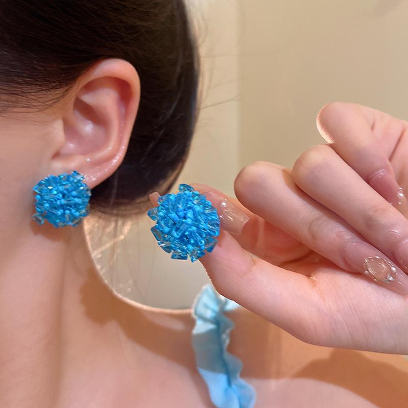 Holiday wind cool blue beaded hydrangea stud earrings women's earrings Internet celebrities show white ears