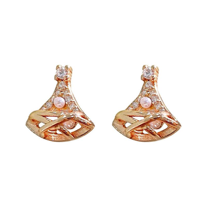 Fan-shaped Pearl Earrings Are Small and Simple and Niche Designs Everyday and Versatile Fashion
