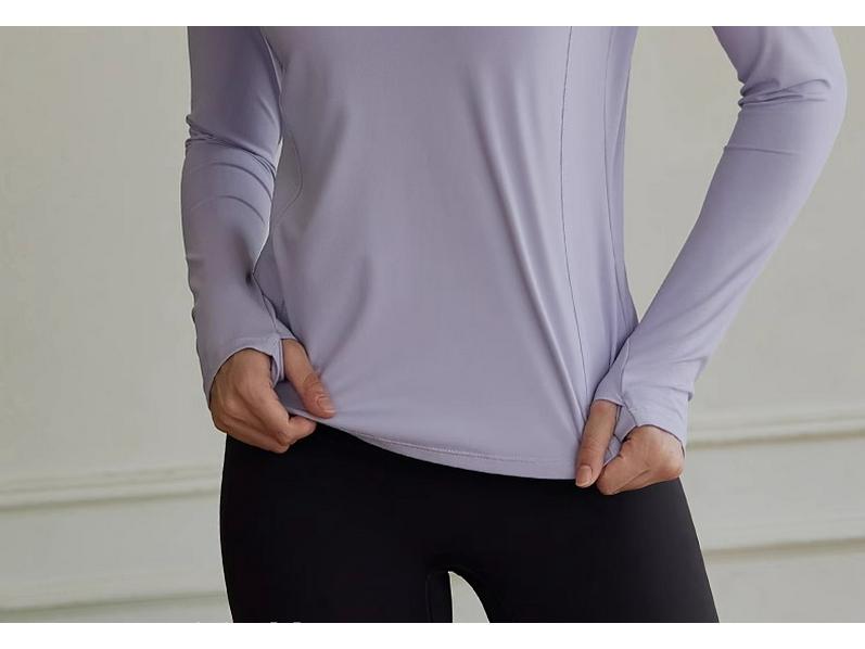 Women's Reflective Long Sleeve Yoga T-shirt - Night Run Fitness Top with Half-Zip Style for Autumn Running and Training