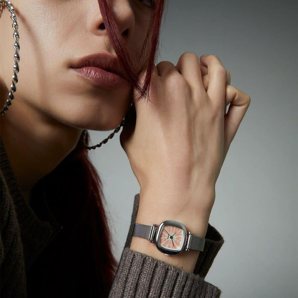 Authorized Dealer KOMONO Wristwatch for Women Moneypenny Flower Royale Silver Brushed [KOMONO] KOM-W1161