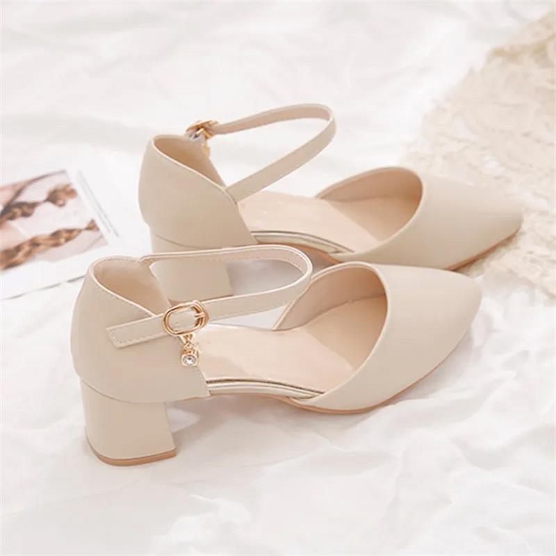2025 new summer square head one-word buckle bag head sandals women's summer skirt work temperament medium heel high heel single shoes