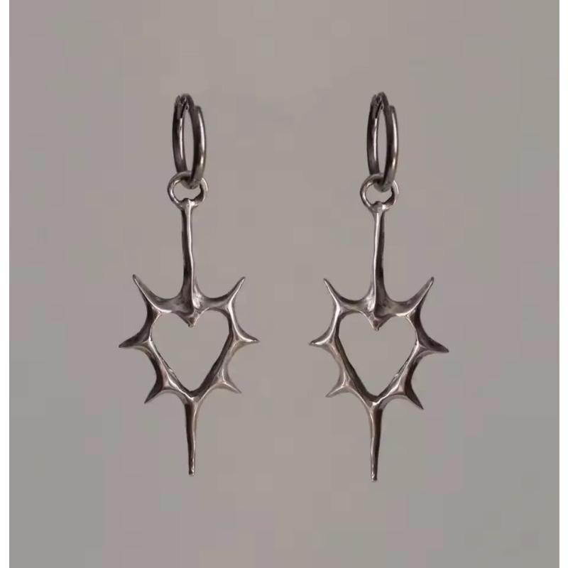 2pcs Punk Rock Hollow Thorns Love Heart Pendant Hoop Earrings for Women Men, Lover Fashion Cool Rivets Spike Earings Jewelry