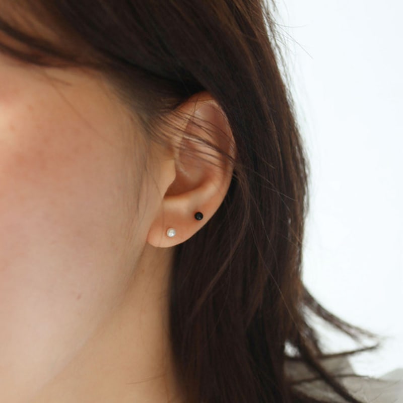 modernlike 14K pearl gold piercing