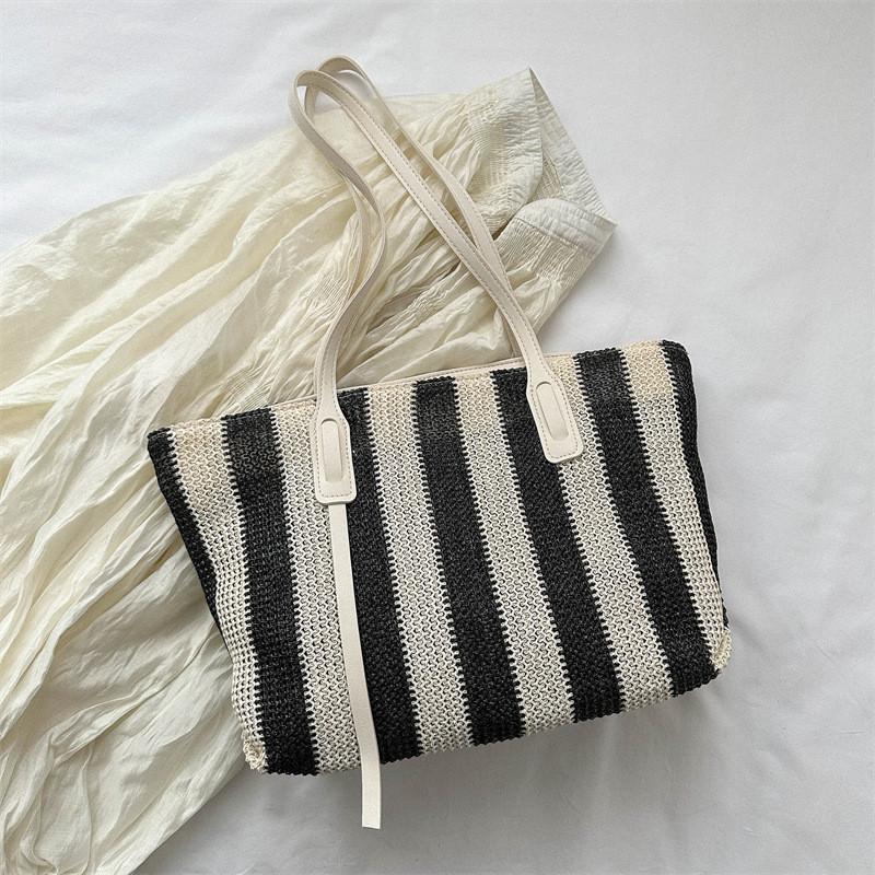 Chic Summer Tote Bag For Women Simple Elegant Design With Phone Pocket And Inner Pockets