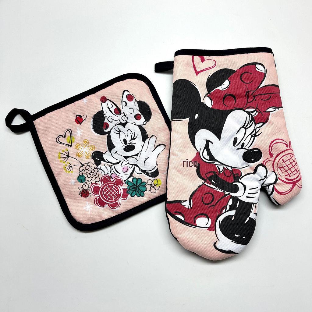 Mickey Mouse Cartoon Heat-Resistant Baking Set: Cute 2-Piece with Gloves & Coaster