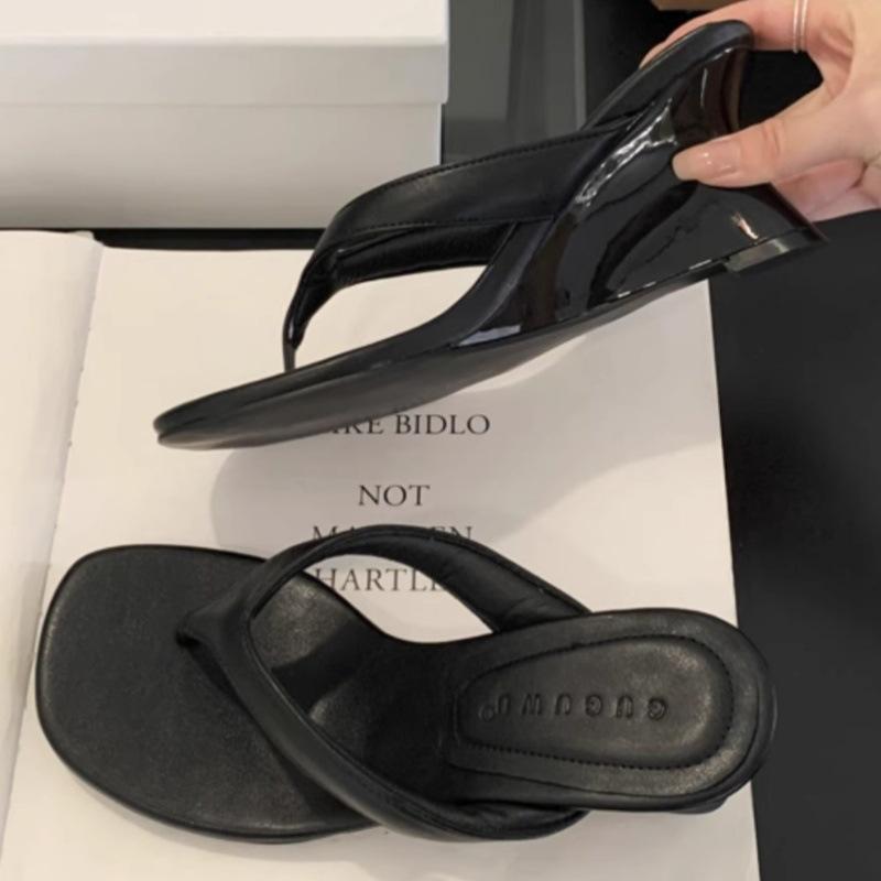 

European and American fashion small slope heel high heel open-toe flip-flops niche lazy shoes comfortable pinch cold slippers women s shoes 39 чорний