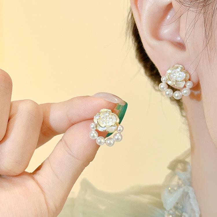 Koreanischer Stil Nicht-Piercing Ohrclip mit langem Quaste, Perlmutt Schmetterlings Design für Damen - High-End, Coole Mode.