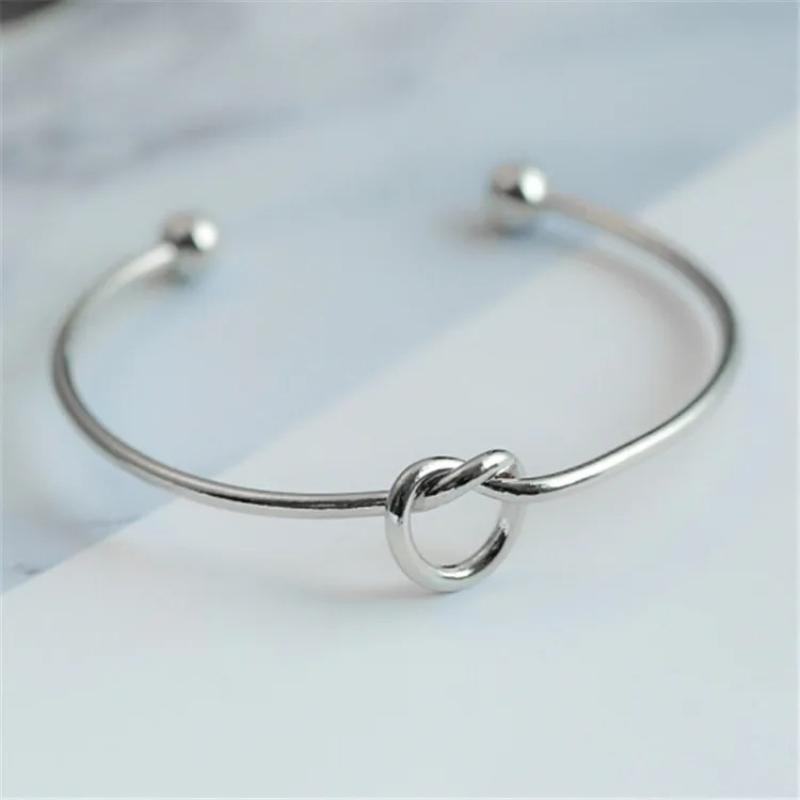 Fashionable Unique Stainless Steel Bracelet.simple Elegant Bracelet Design with Elegant and Luxurious Opening Accessory.